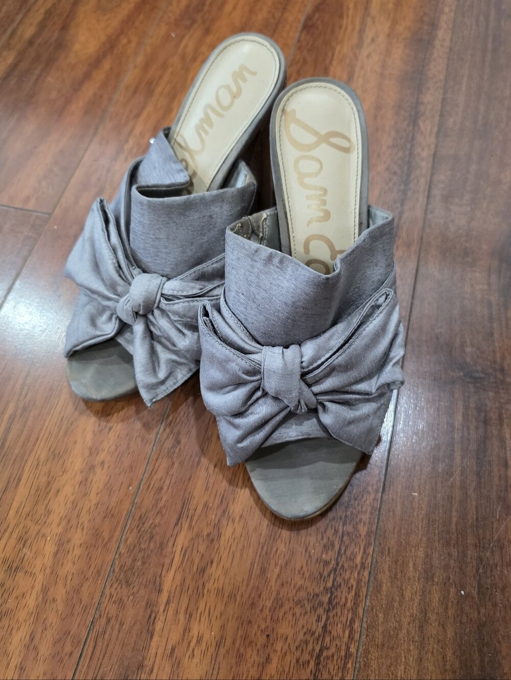 Sam Edelman Yumi Bow mules in silver/grey